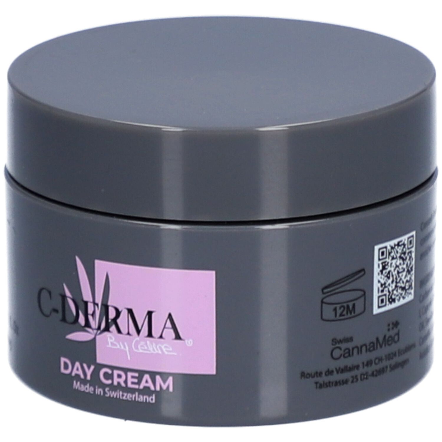 Dunkelgrauer Tiegel mit Deckel. Aufdruck: C-DERMA By Celine, Day Cream, Made in Switzerland. Rosa Feld mit Logo. QR-Code.