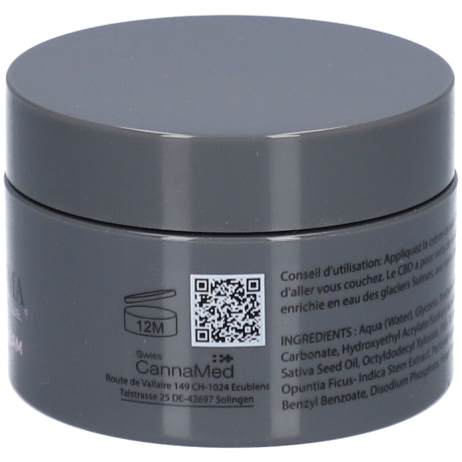 Dunkelgrauer Tiegel mit Deckel. QR-Code, 12M-Symbol und Inhaltsstoffangaben. Adresse: CannaMed, Schweiz.