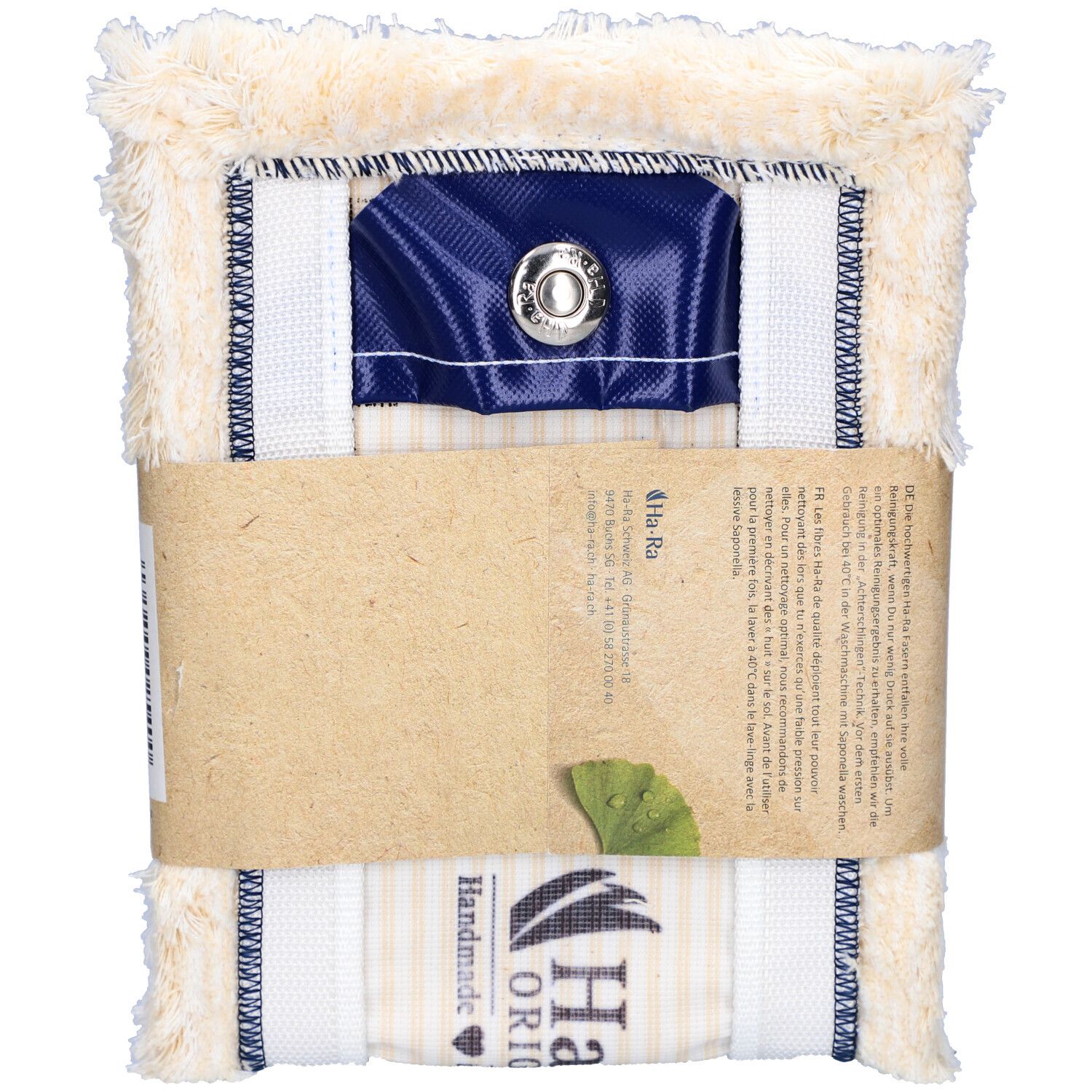 Fibres sol blanches courtes. Lingettes rectangulaires emballées. Étiquette produit avec logo et texte.