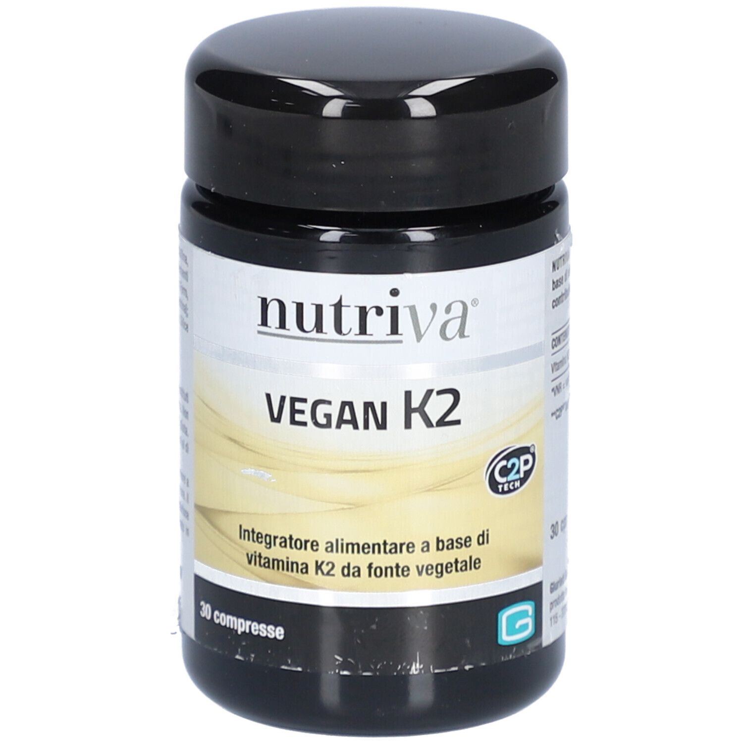 Schwarze Dose mit "nutriva VEGAN K2". Enthält 30 Tabletten. Aufschrift: Integratore alimentare a base di vitamina K2 da fonte vegetale.