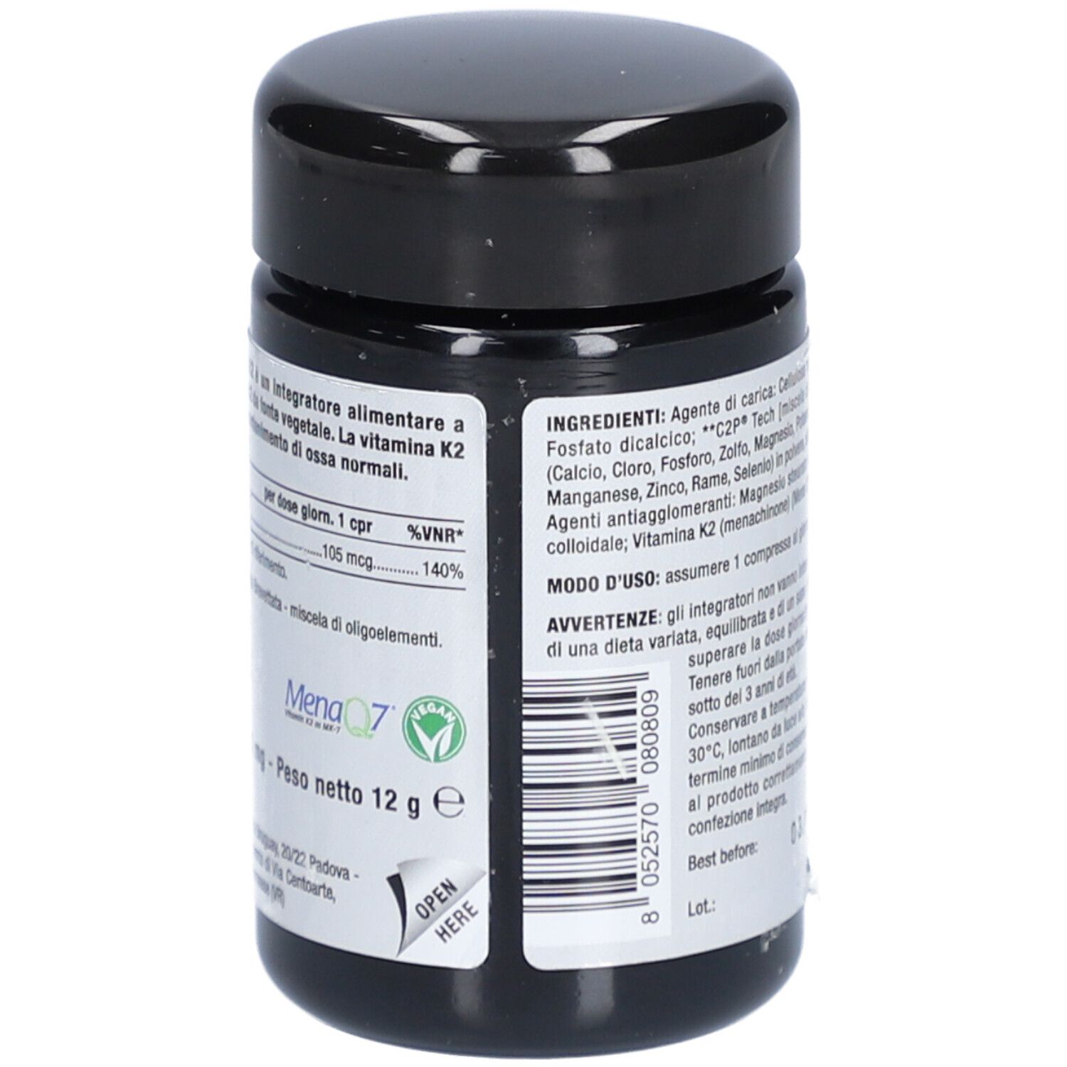 Schwarze Dose mit Inhaltsangaben. Aufschrift: "Mena Q7". Nettogewicht 12 g. Enthält Informationen zu Inhaltsstoffen und Anwendung.