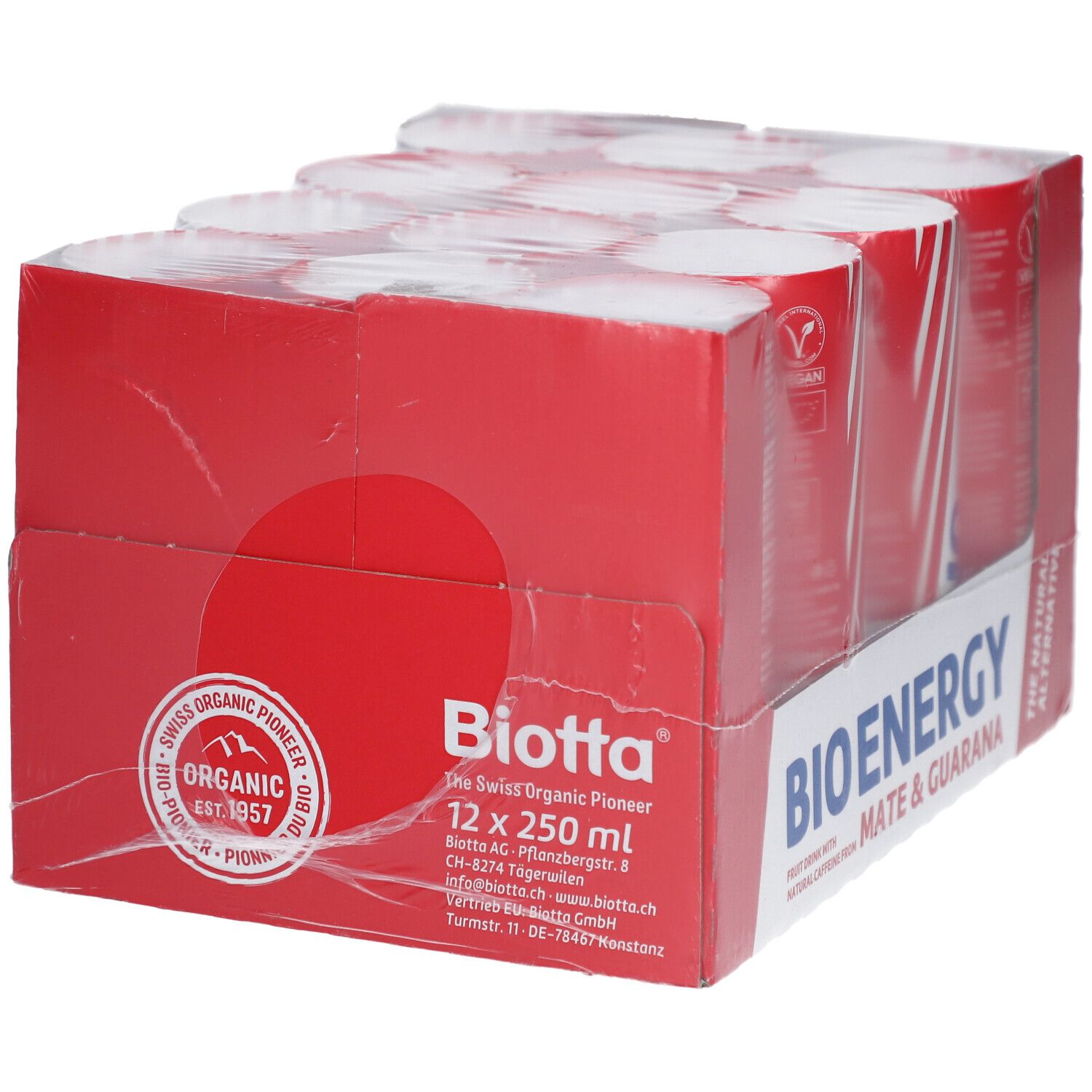 BIOTTA Bio Energy, 12 Dosen in roter Verpackung. Aufdruck: BIO ENERGY, Mate & Guarana. Vegan-Siegel.