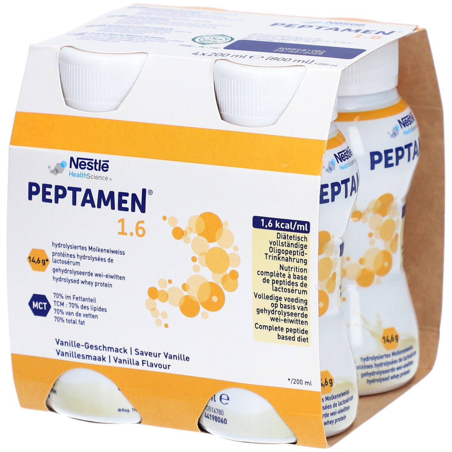 Emballage de quatre bouteilles Peptamen 1.6 Vanille. Bouteilles à bouchon blanc, étiquette jaune-orange. Logo Nestlé Health Science.