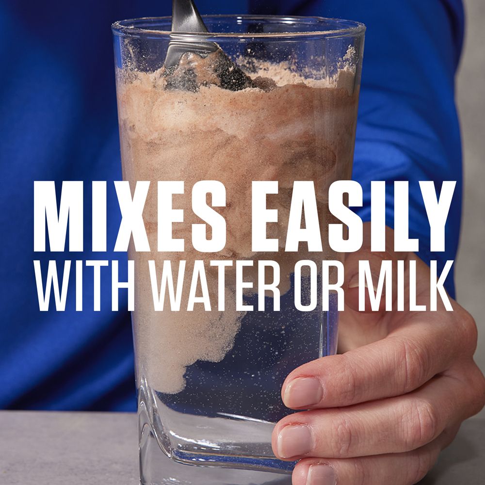 Dymatize Elite 100% Whey Protein Pulver wird mit Wasser oder Milch gemischt.