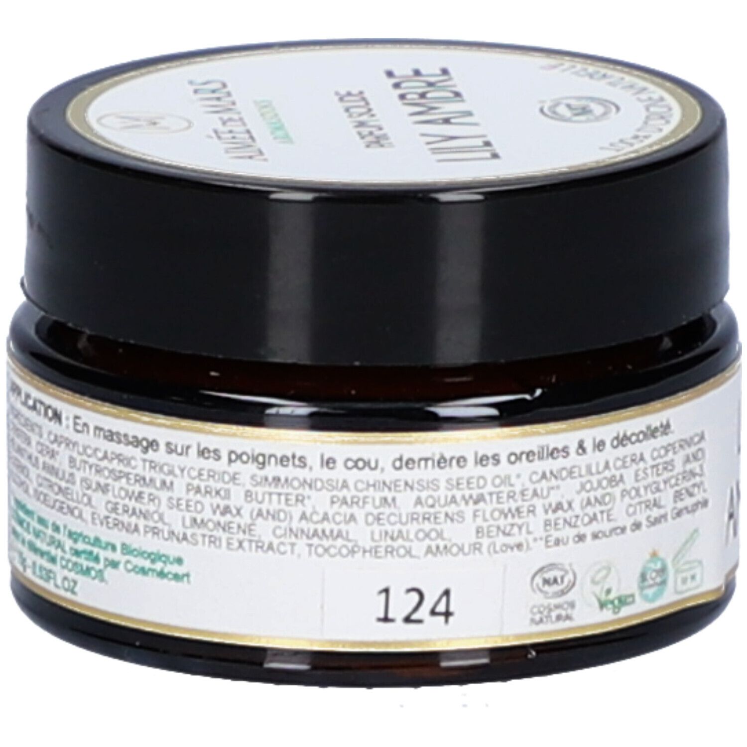 Pot en verre brun avec couvercle noir. Étiquette avec ingrédients et zone d'application. Inscription : Lily Ambre Parfum Solide.