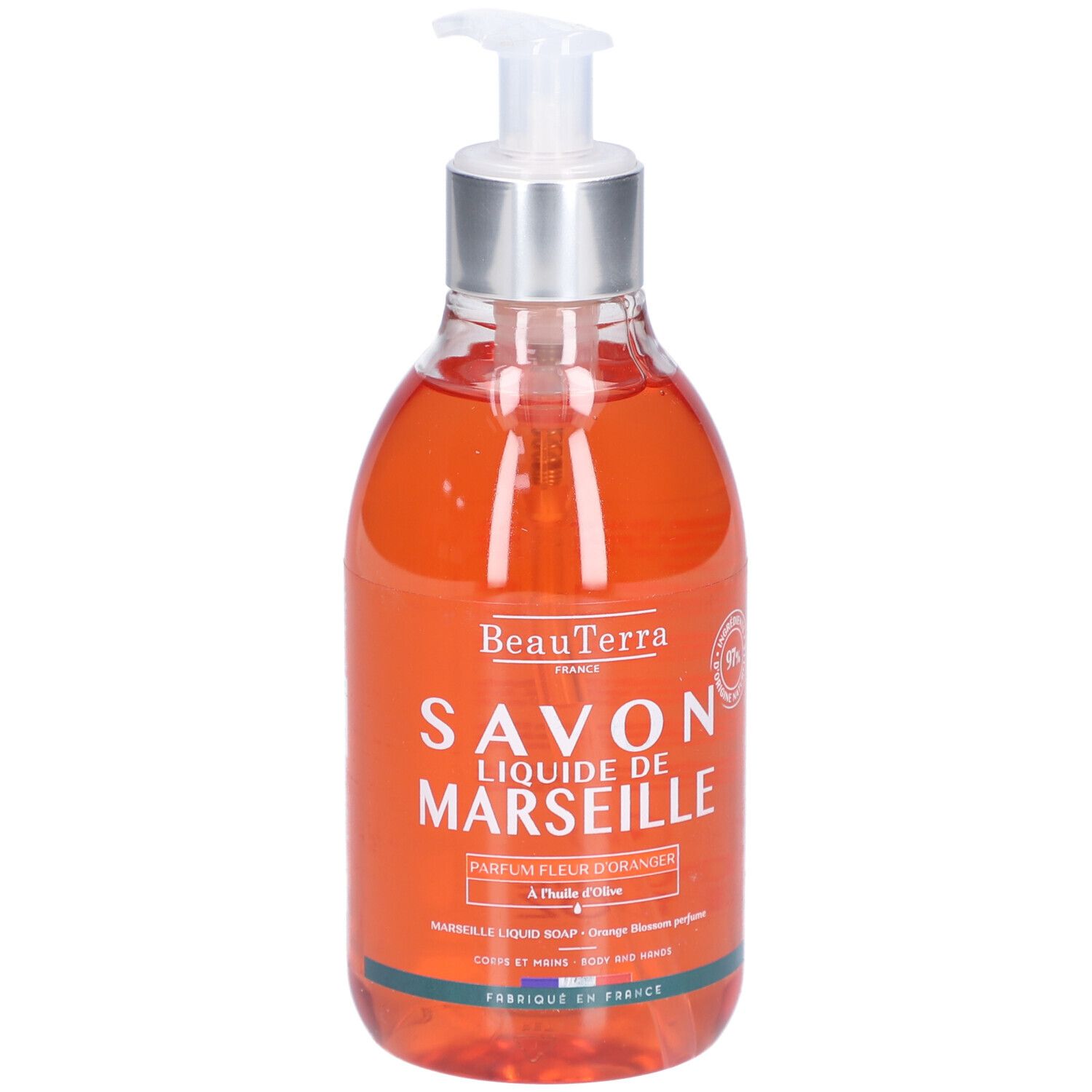 Flacon de savon liquide avec pompe. Liquide orange. Inscription : BeauTerra, Savon Liquide de Marseille, Parfum Fleur d'Oranger. 90% ingrédients naturels.