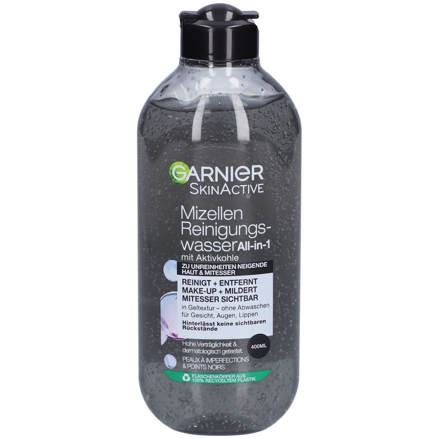 Flacon transparent contenant un liquide noir. Inscription Garnier SkinActive Mizellen Reinigungs-wasser All-in-1 mit Aktivkohle.
