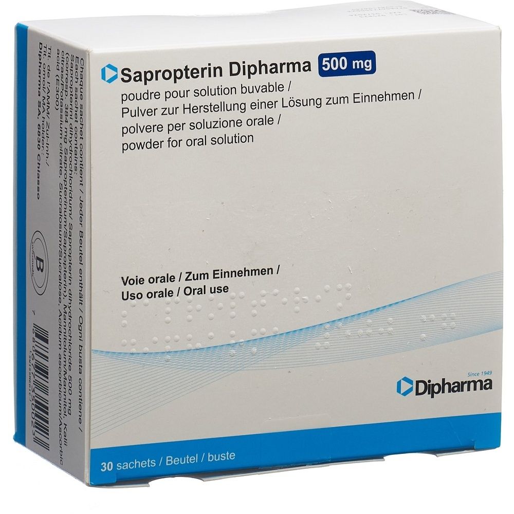 Karton mit Sapropterin Dipharma 500 mg. Beschriftung in Deutsch, Französisch, Italienisch und Englisch. 30 Beutel.