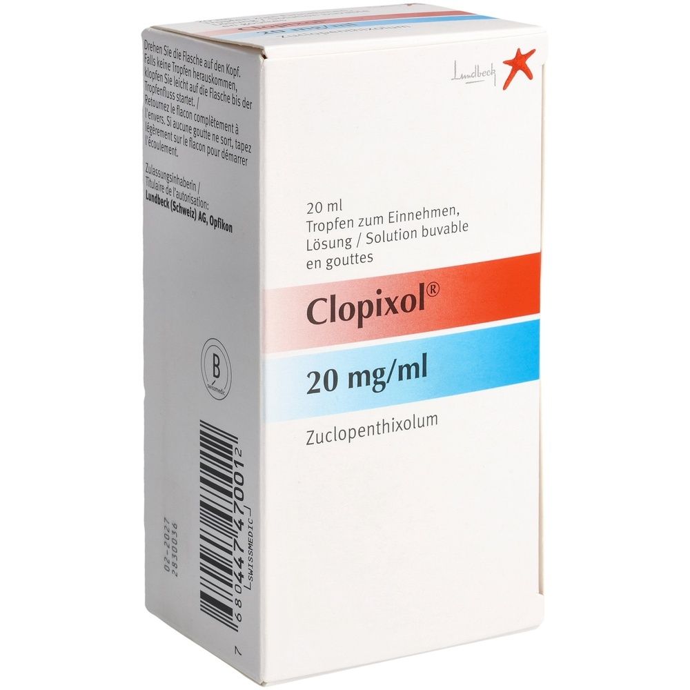 Weiße Faltschachtel mit Produktinformationen. Aufschrift: Clopixol 20 mg/ml, Tropfen. Roter und blauer Streifen. Herstellerlogo.