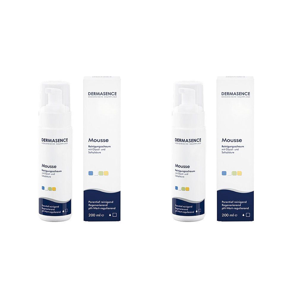Zwei Flaschen und Verpackungen von DERMASENCE Mousse Reinigungsschaum. Weiße Flaschen mit Pumpaufsatz, weiße Verpackung.