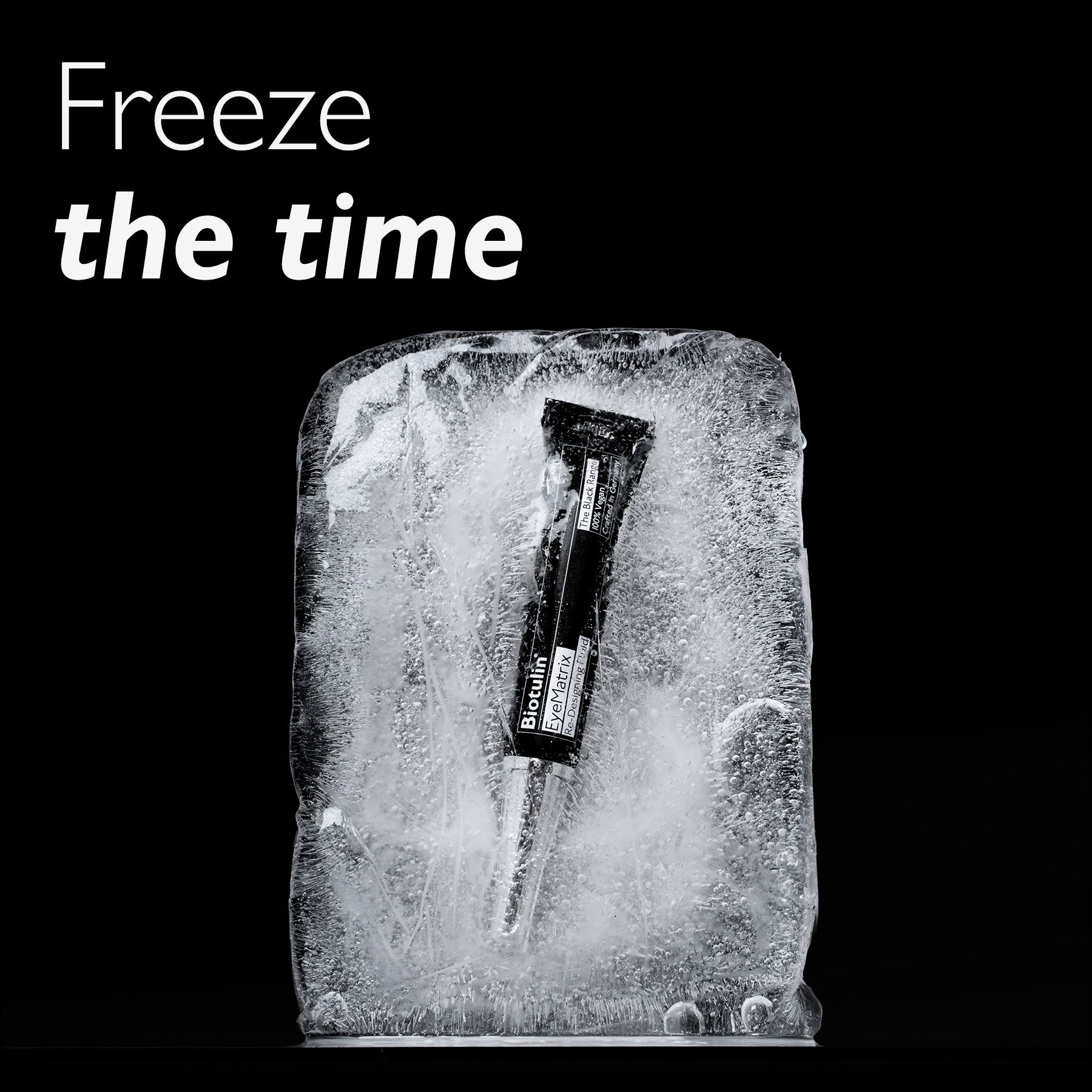 Tube dans un bloc de glace. Texte : Freeze the time.