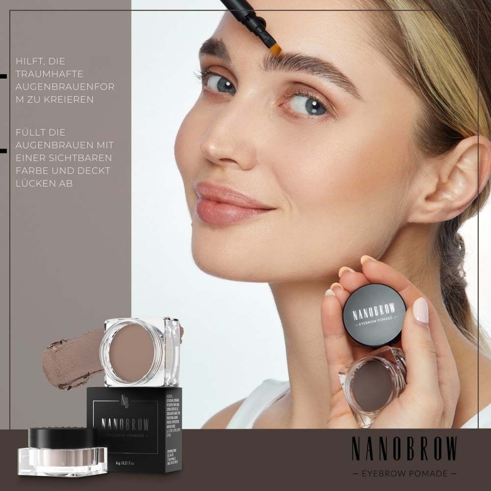 Frau hält ein Tiegel Augenbrauenpomade. Auf dem Tisch: Produktverpackung und Tiegel. Produktname: NANOBROW Eyebrow Pomade.