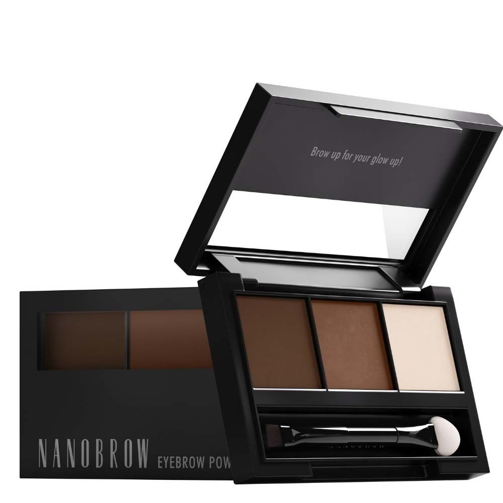 Schwarze NANOBROW Eyebrow Powder Kit. Enthält drei Farbtöne und einen Applikator. Deckel mit Spiegel.