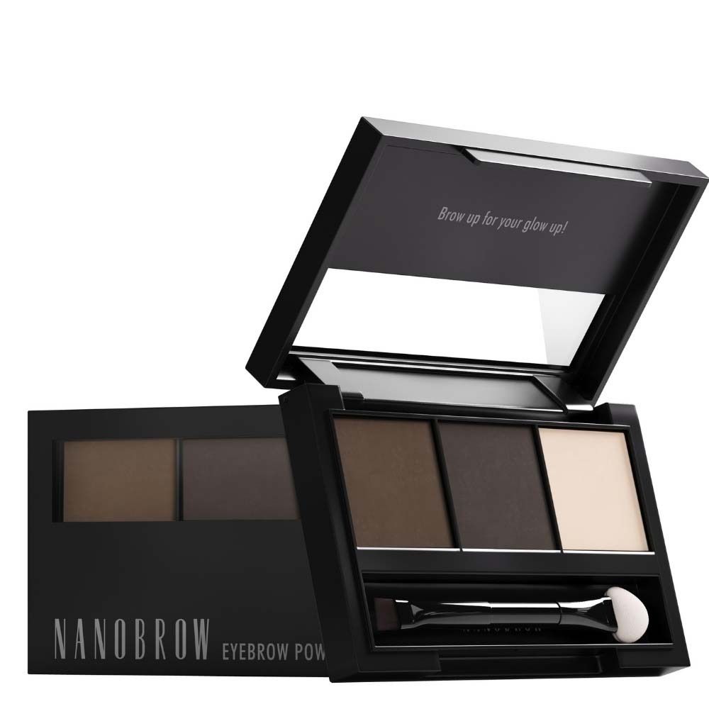 Schwarze NANOBROW Eyebrow Powder Kit. Enthält drei Farbtöne und einen Pinsel. Deckel mit Spiegel.