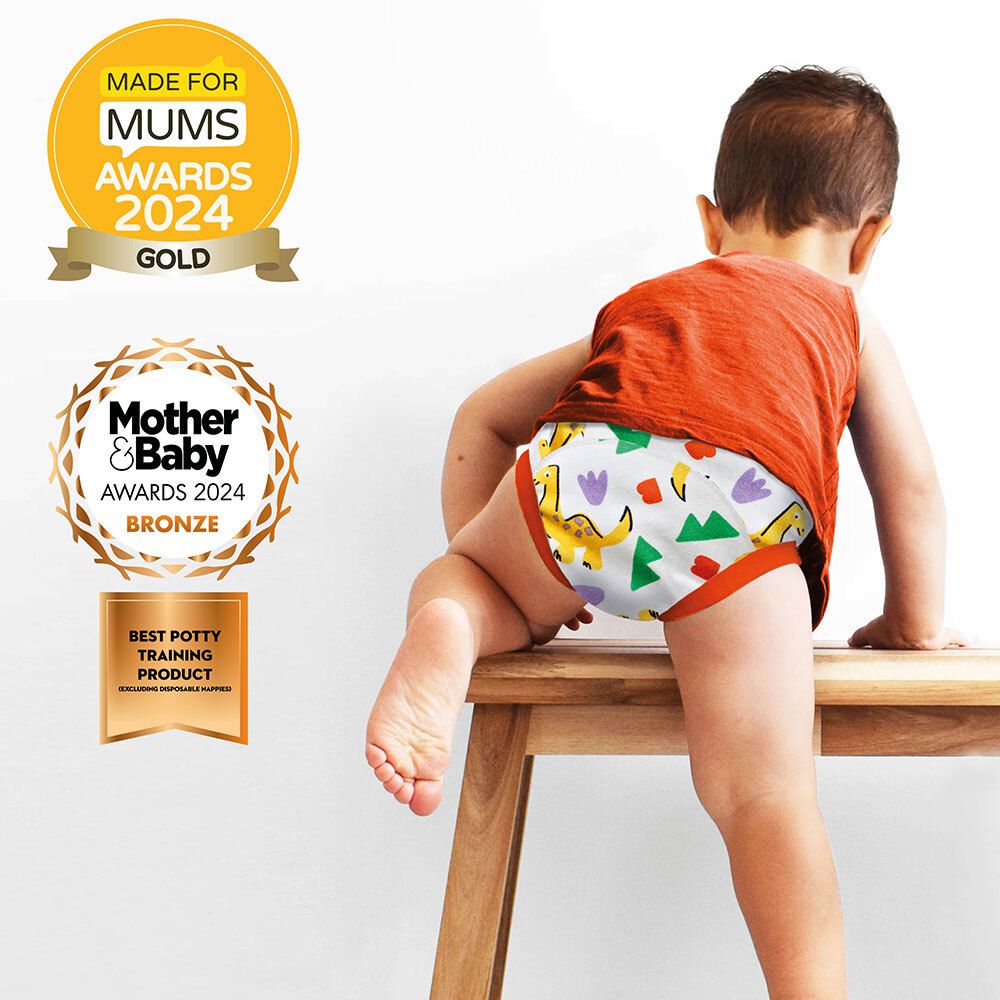 Kind in Lernhöschen. Auszeichnungen: Made for Mums Awards 2024 Gold, Mother & Baby Awards 2024 Bronze.
