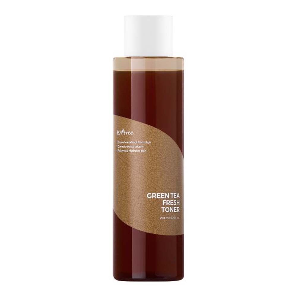 Flacon marron avec bouchon blanc. Inscription: Green Tea Fresh Toner. Marque: Isntree.