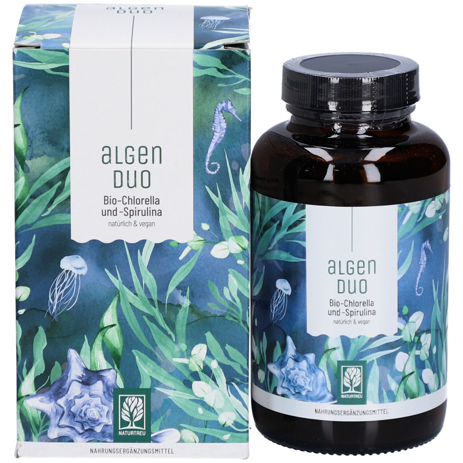 Braune Glasflasche und Schachtel. Auf der Flasche und Schachtel steht "Algen Duo", Bio-Chlorella und Spirulina. Vegan.