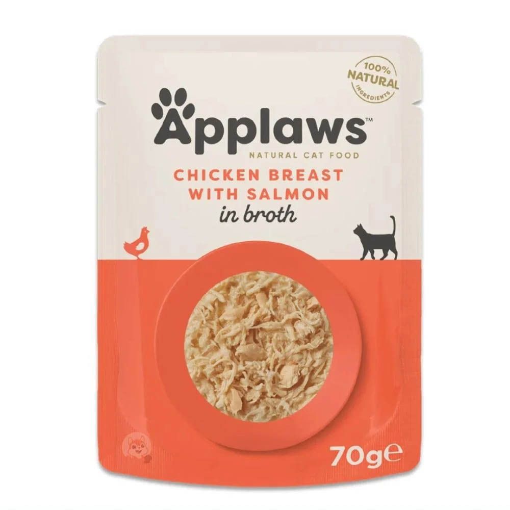 Verpackung mit Applaws Katzenfutter. Hühnerbrust mit Lachs in Brühe. 100% natürliche Zutaten. 70g.