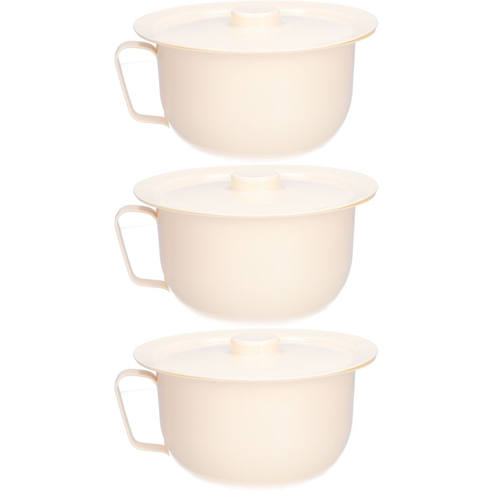 Trois pots de chambre ivoire avec couvercles et poignées. Plastique. Forme ronde.