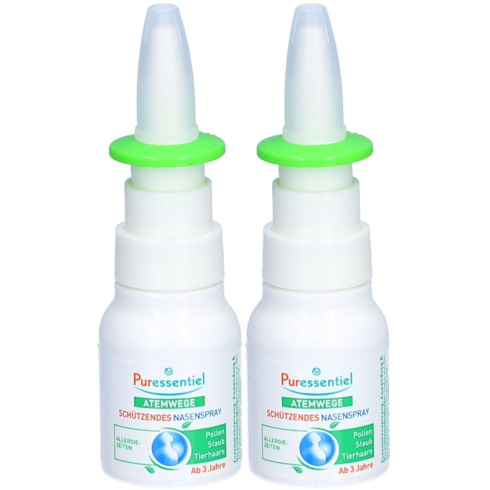 Zwei weiße Nasensprays mit grünen Ringen und Sprühköpfen. Beschriftung: Puressentiel, ATEMWEGE, SCHÜTZENDES NASENSPRAY.