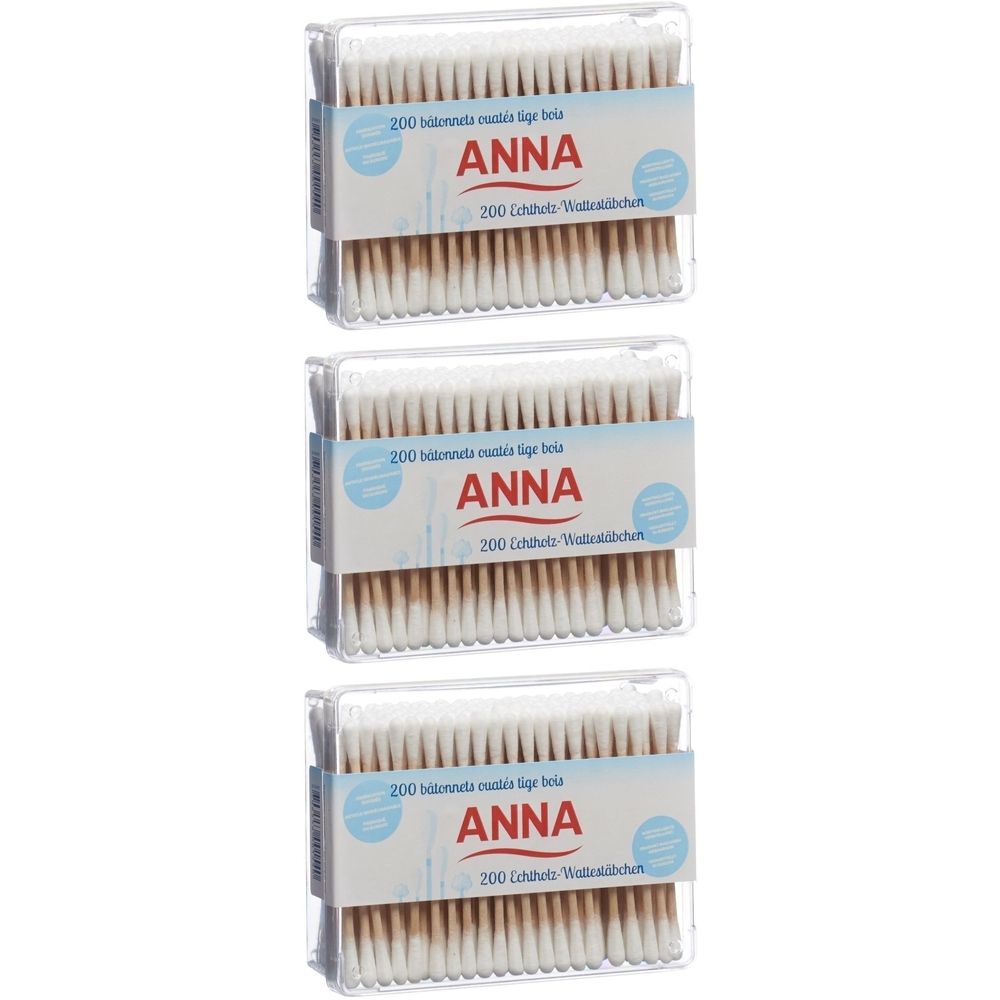 Drei Packungen ANNA Wattestäbchen. Jede Packung enthält 200 Stück. Die Verpackung ist transparent mit einem Papierband.