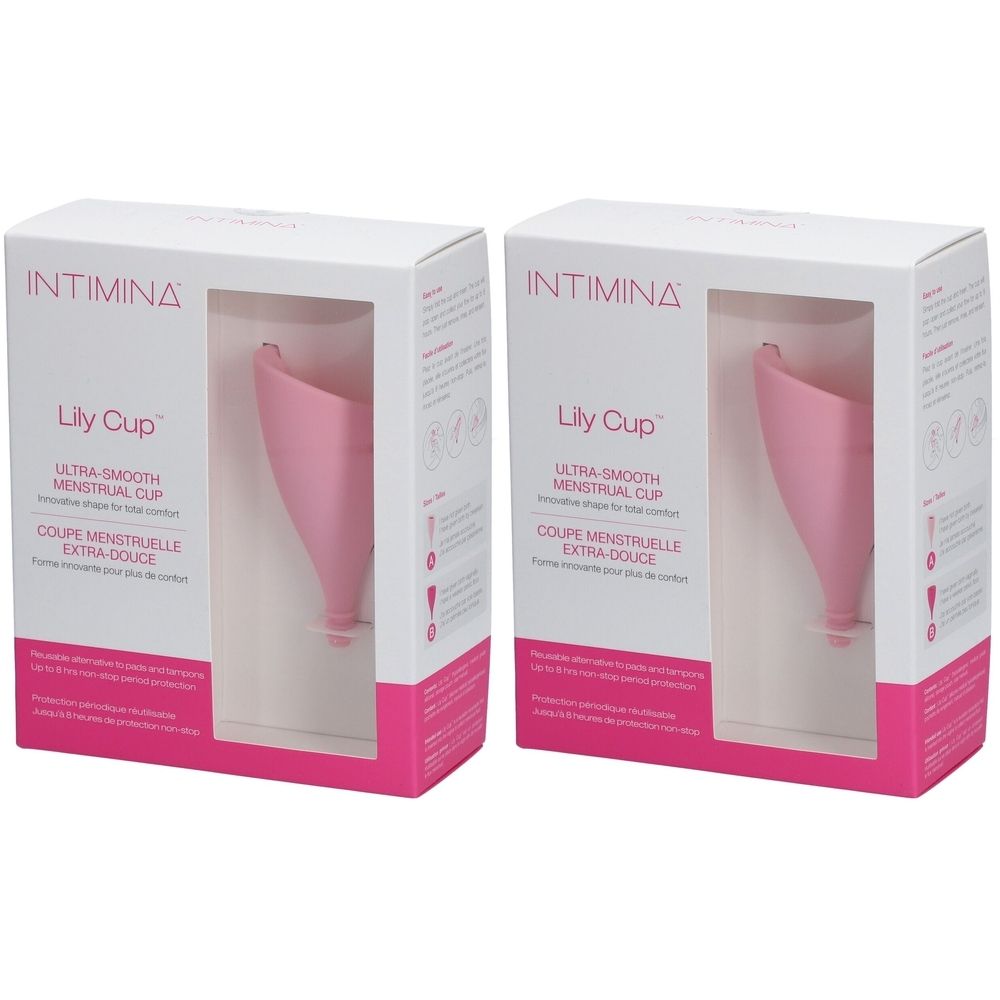 Zwei Verpackungen der Intimina Lily Cup. Rosa Menstruationstasse in einer weißen Schachtel mit Sichtfenster. Aufdruck: Intimina, Lily Cup.