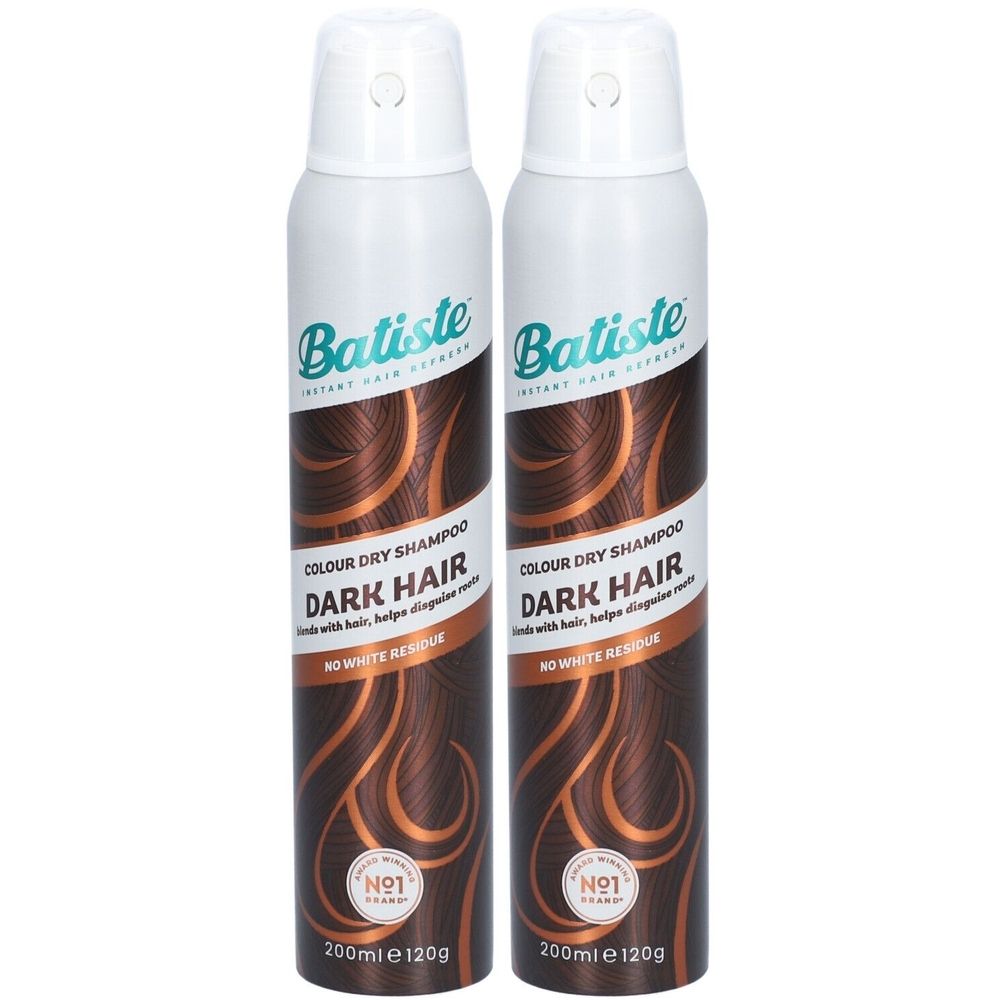 Deux flacons de shampooing sec Batiste pour cheveux foncés. Flacons blancs avec des accents marron et cuivré. Texte: Dark Hair.