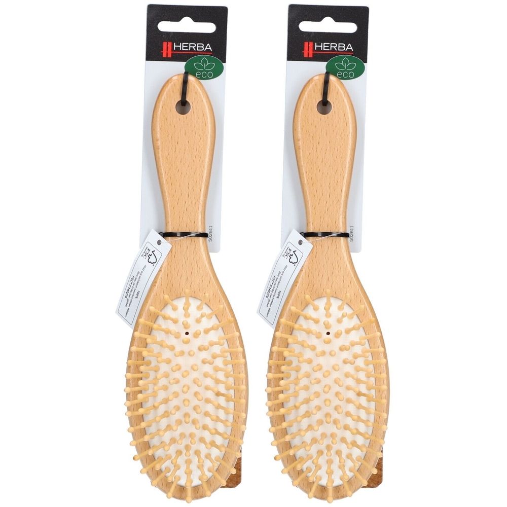 Zwei ovale Holzbürsten mit Holzstiften. Griffe mit Aufhängeloch. Verpackung mit Markenlogo und Eco-Siegel.