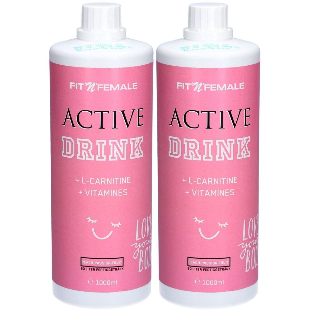 Deux bouteilles avec étiquette rose. Inscription: ACTIVE DRINK, L-Carnitine, Vitamines. Bouchons blancs. Inscription: FIT'N'FEMALE.