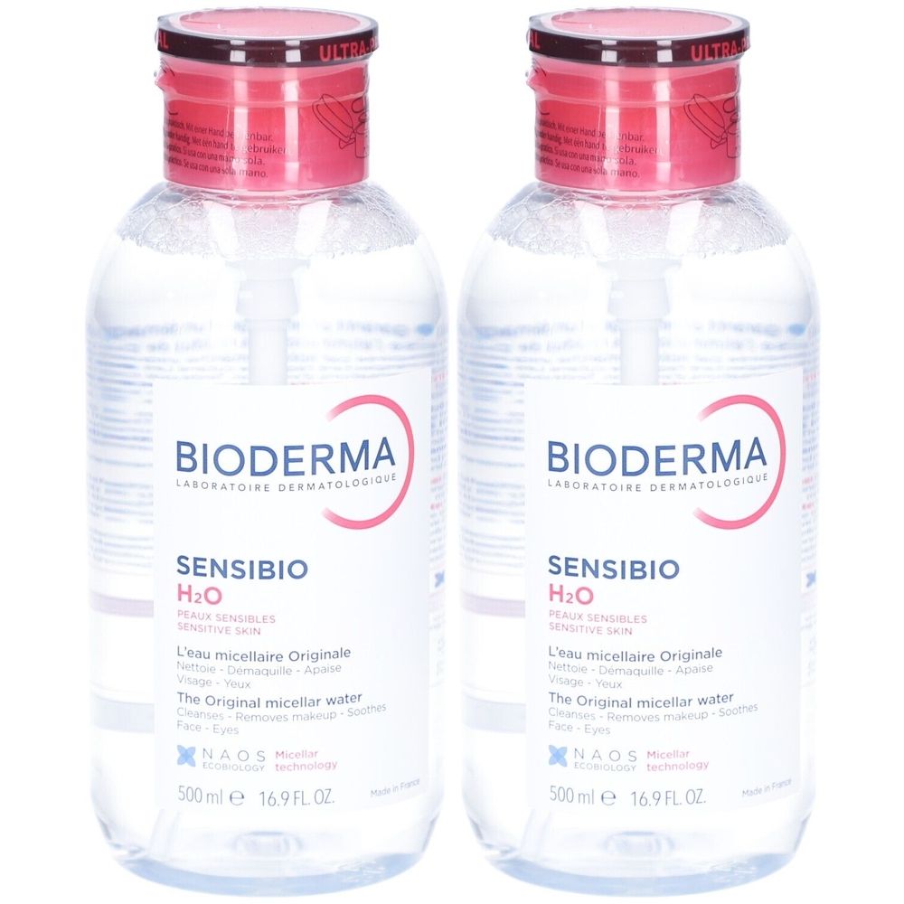 Deux flacons transparents avec bouchons rouges. Inscriptions: BIODERMA, SENSIBIO H2O. Textes en français et anglais.