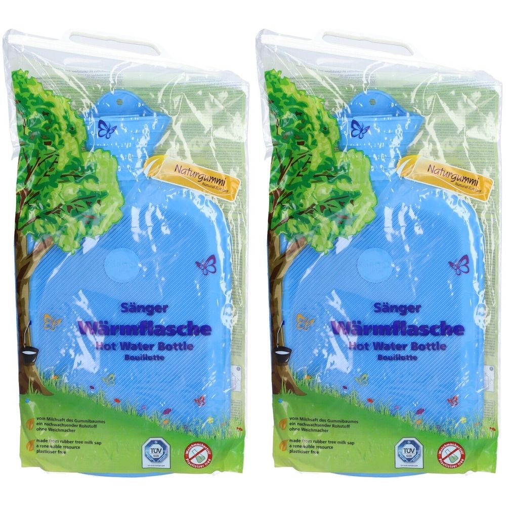 Deux bouillottes bleues dans un emballage plastique. Inscription : Saenger Wärmflasche, Hot Water Bottle. Avec étiquette en caoutchouc naturel et label TÜV.