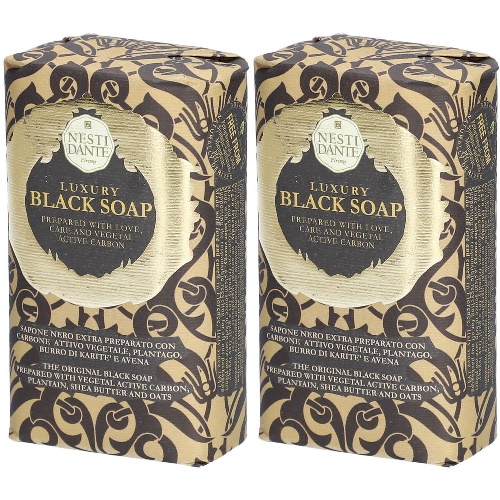 Zwei rechteckige Seifenpackungen. Aufschrift: Nesti Dante, Luxury Black Soap. Text in italienischer und englischer Sprache.
