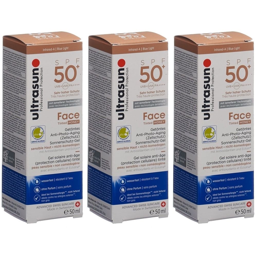 Trois boîtes rectangulaires de crème solaire. Inscription : ultrasun, SPF 50+, Face, Anti-Photo-Aging, e 50ml.