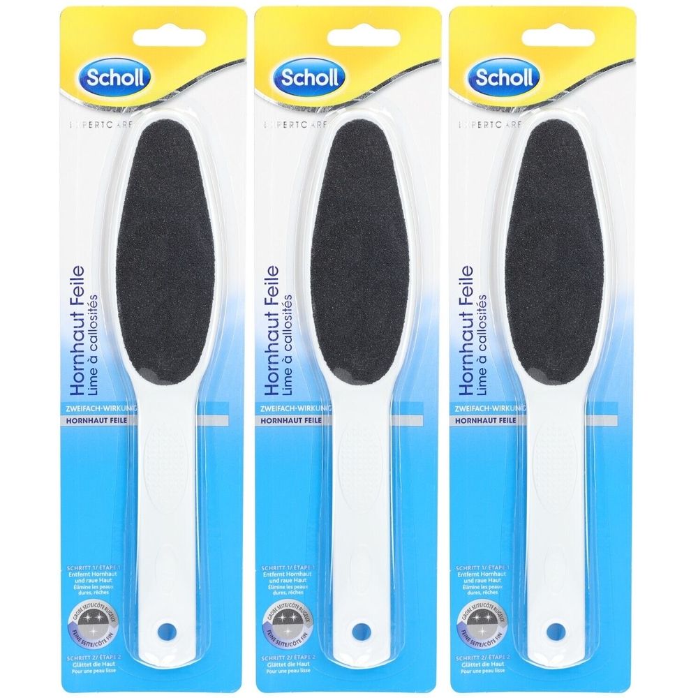 Drei Fußfeilen in Einzelverpackung. Weiße Griffe, schwarze Reibefläche. Marke Scholl. Text: Hornhaut Feile.
