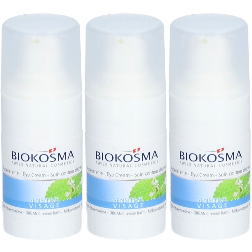 Trois tubes de crème blancs avec une bande bleue et l'inscription BIOKOSMA. Texte: Eye Cream, Sensitive Visage.
