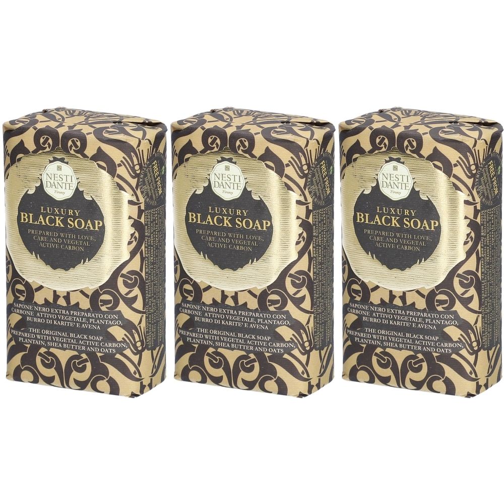Drei Seifenstücke in goldfarbener Verpackung. Aufschrift: Luxury Black Soap. Marke: Nesti Dante.