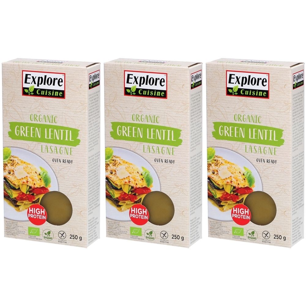 Drei Kartons mit Lasagne aus grünen Linsen. Aufdruck: Explore Cuisine, Bio, Green Lentil Lasagne, High Protein, 250 g.