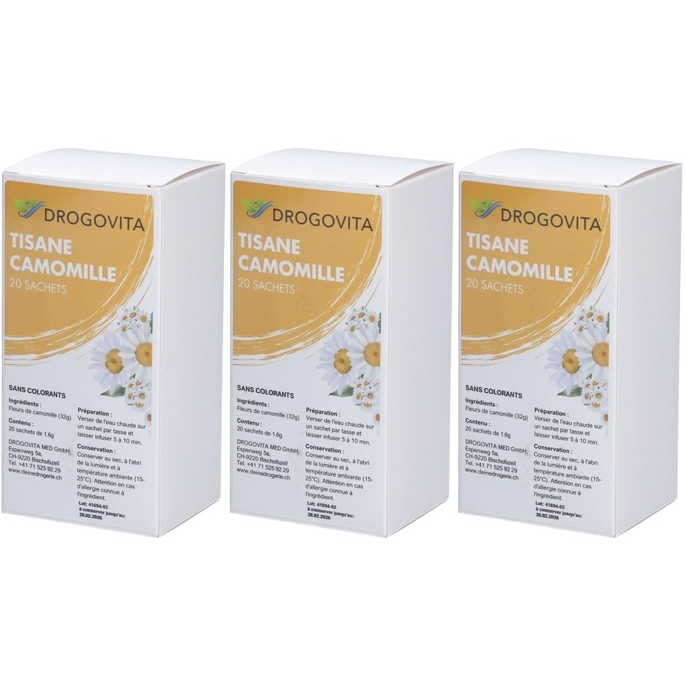 Trois boîtes blanches avec étiquette jaune. Inscription: DROGOVITA, TISANE CAMOMILLE, 20 SACHETS. Tisane de camomille.