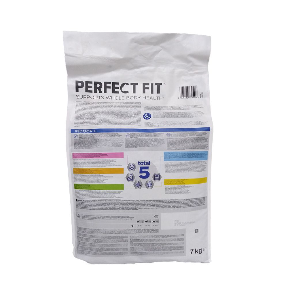 Rückseite eines weißen Beutels mit Katzenfutter. Aufschrift: PERFECT FIT, INDOOR 1+. Text und Logos. Gewicht: 7 kg.