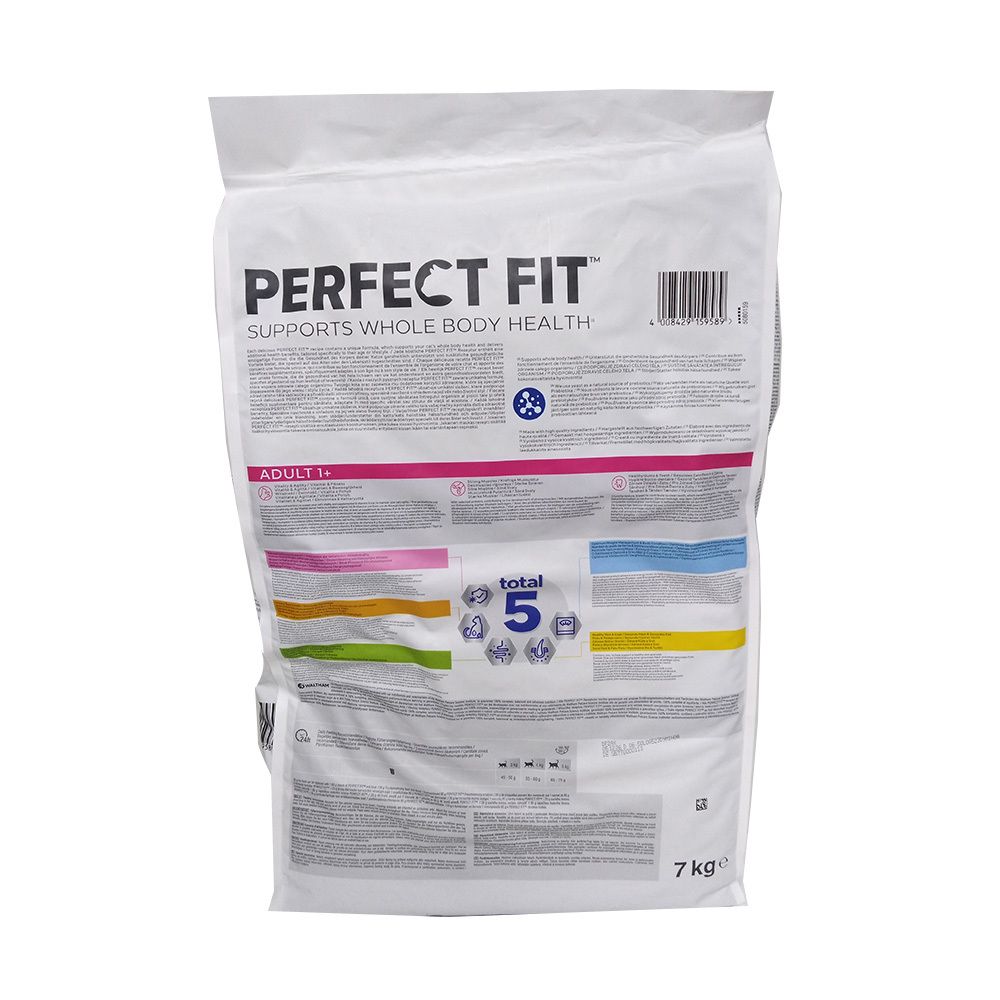 Rückseite der Katzenfutterverpackung. Aufdruck: PERFECT FIT, Adult 1+. Enthält Informationen und Logos.