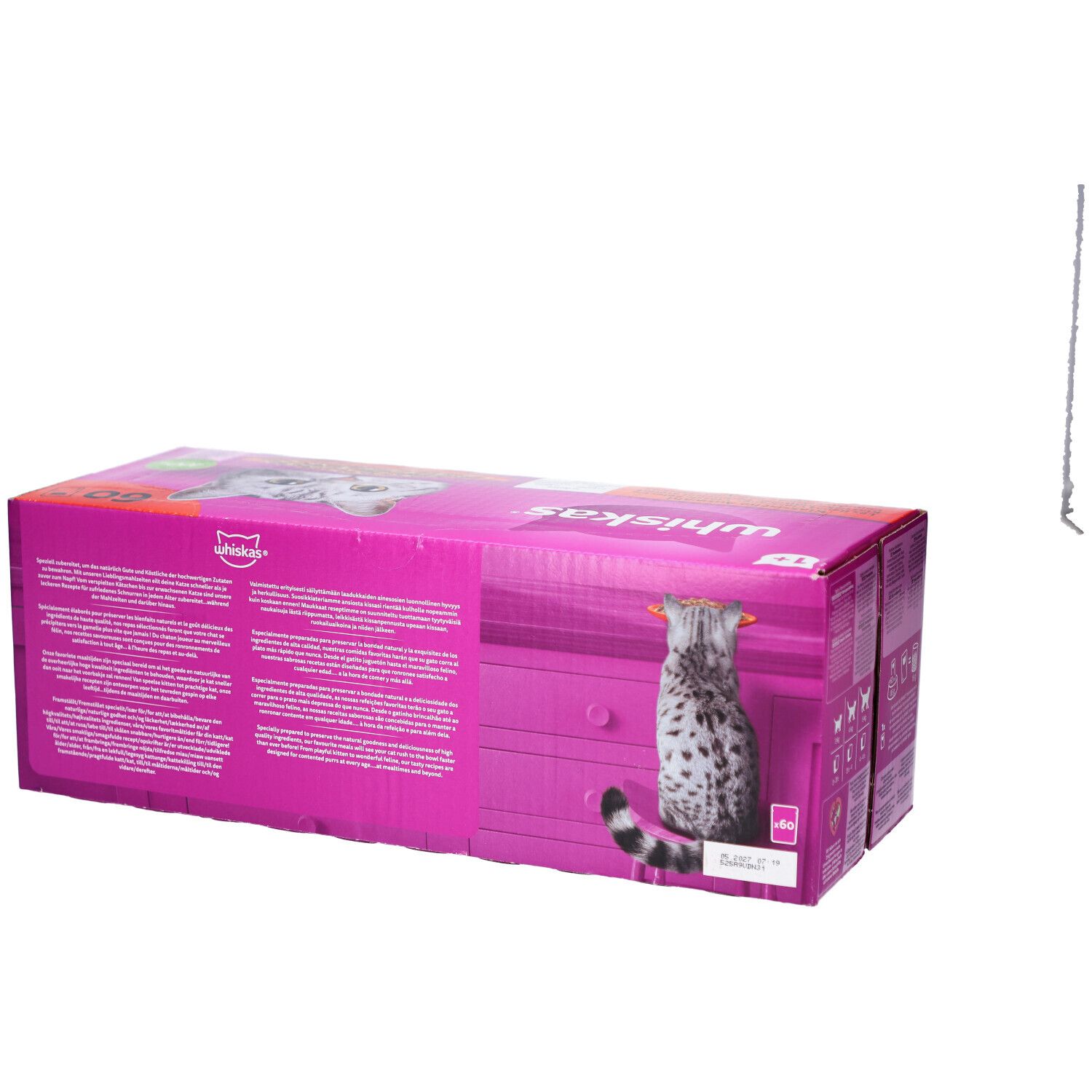 Rosa Whiskas-Box mit Katze. Aufschrift 'Whiskas'. Rückseite mit Produktinformationen.