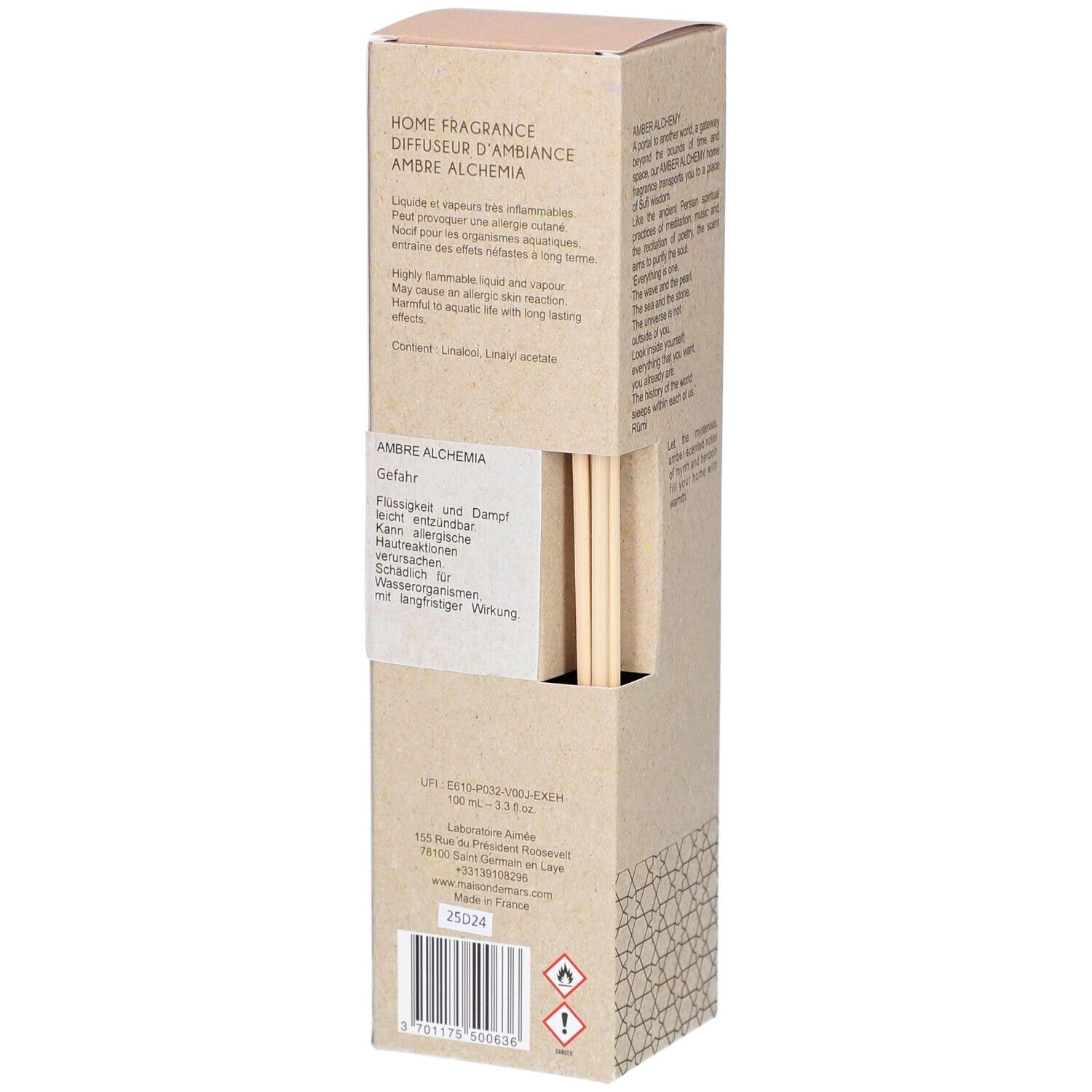 Kartonverpackung mit Produkt und Stäbchen. Text: Ambre Alchemia, Gefahrenhinweis, Inhaltsstoffe. Enthält Stäbchen.