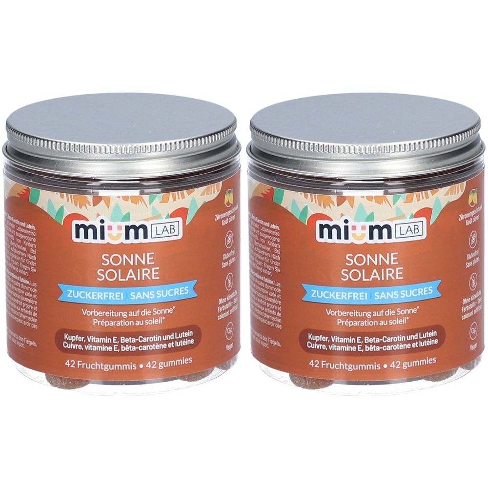 Zwei Gläser mit "mi m LAB SONNE SOLAIRE" Gummies. Deckel silberfarben, Etikett braun mit blauer Schrift. "Zuckerfrei" und "42 Fruchtgummis" sind sichtbar.
