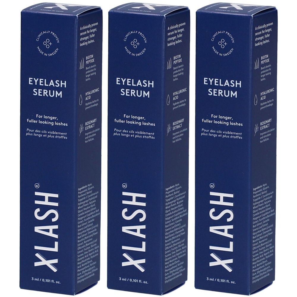 Trois boîtes bleues avec "EYELASH SERUM" et "XLASH". Inscription : Pour des cils visiblement plus longs et plus étoffés.