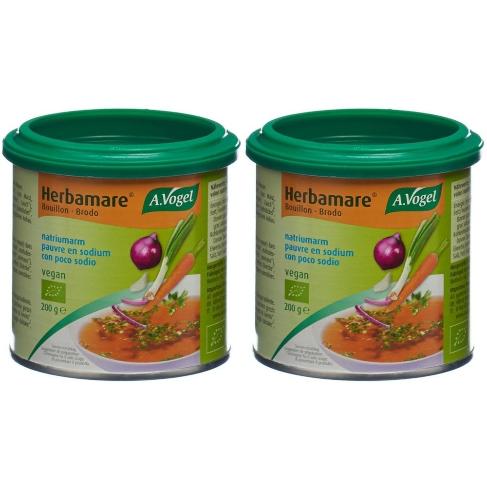 Zwei Dosen Herbamare Bouillon. Grüne Deckel, Etikett mit Gemüseabbildung und Schriftzug. Vegan-Siegel.