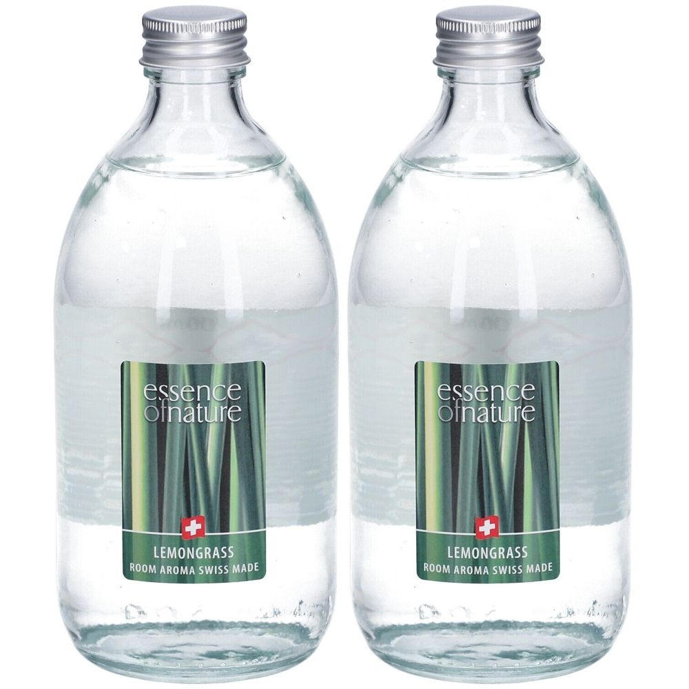 Zwei Glasflaschen mit silbernen Verschlüssen. Etiketten mit "essence of nature" und "Lemongrass". Schweizer Kreuz.