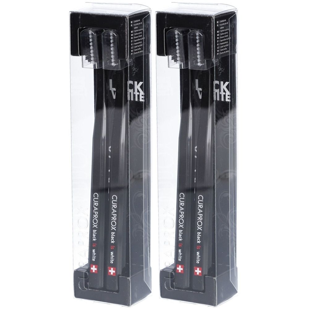 Zwei schwarze Zahnbürsten in transparenten Verpackungen. Aufdruck: CURAPROX black white.