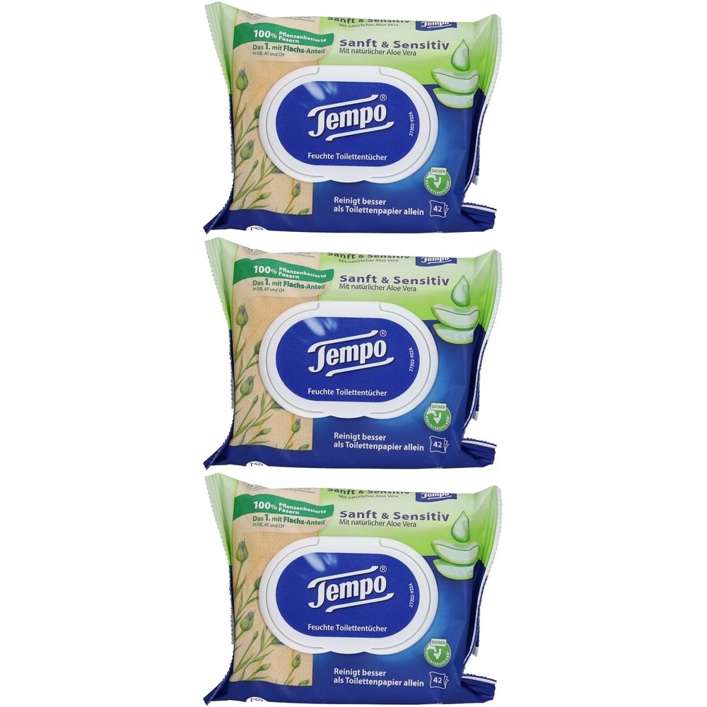 Drei Packungen feuchtes Toilettenpapier. Blaue Verpackung mit weißem Logo und Text. 'Sanft & Sensitiv' und 'Tempo' sichtbar.