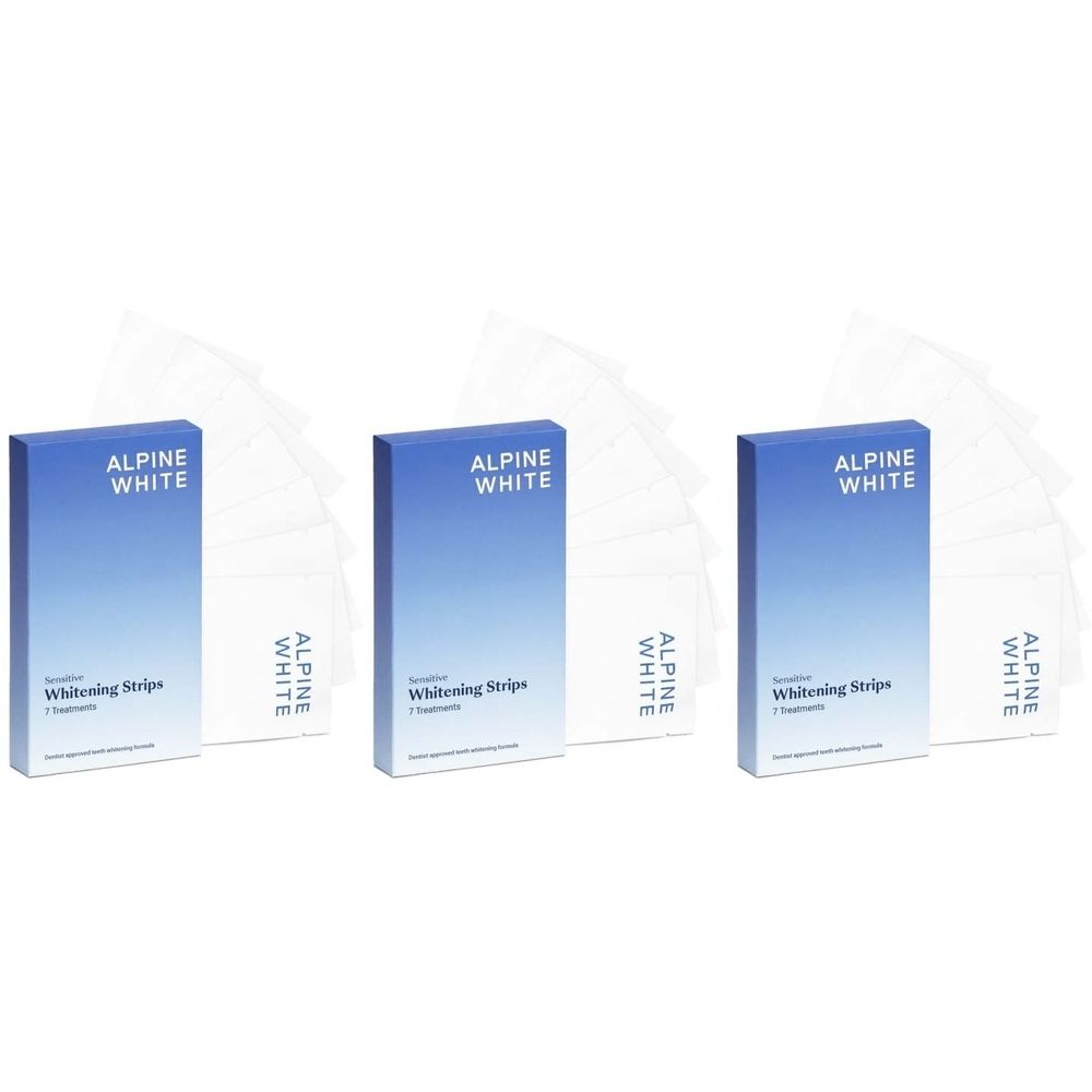 Drei Schachteln mit "ALPINE WHITE Whitening Strips". Daneben liegen transparente Streifen. Auf den Schachteln steht "Whitening Strips".
