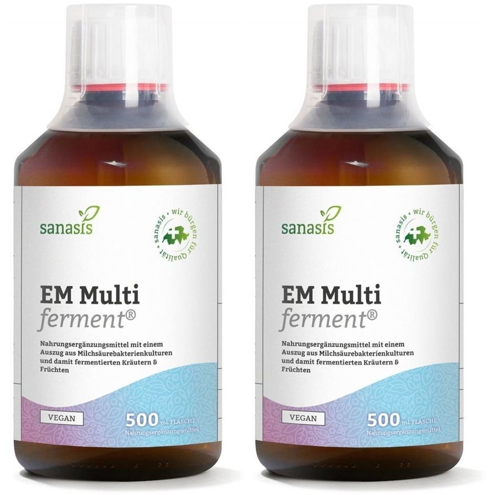 Zwei Flaschen mit weißem Etikett. Aufschrift: EM Multi ferment®. Vegan. 500 ml. Logo: sanasis. Nahrungsergänzungsmittel mit Milchsäurebakterien.